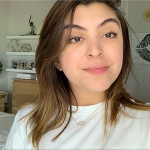 Kendra Scott gold necklace